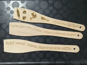Vařečka_plochá_gravírovaná